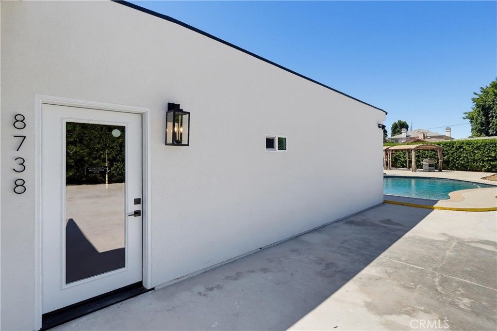 8738 Paso Robles, Northridge