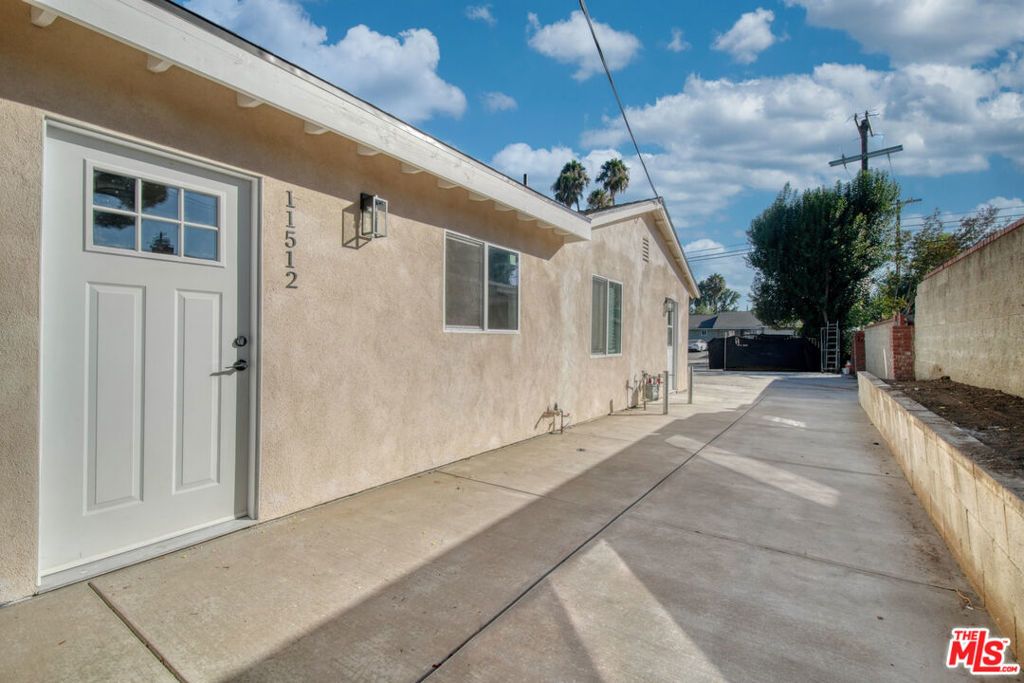 11512 Fenton Avenue, Sylmar
