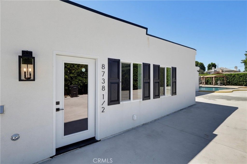 8738 1/2 Paso Robles, Northridge