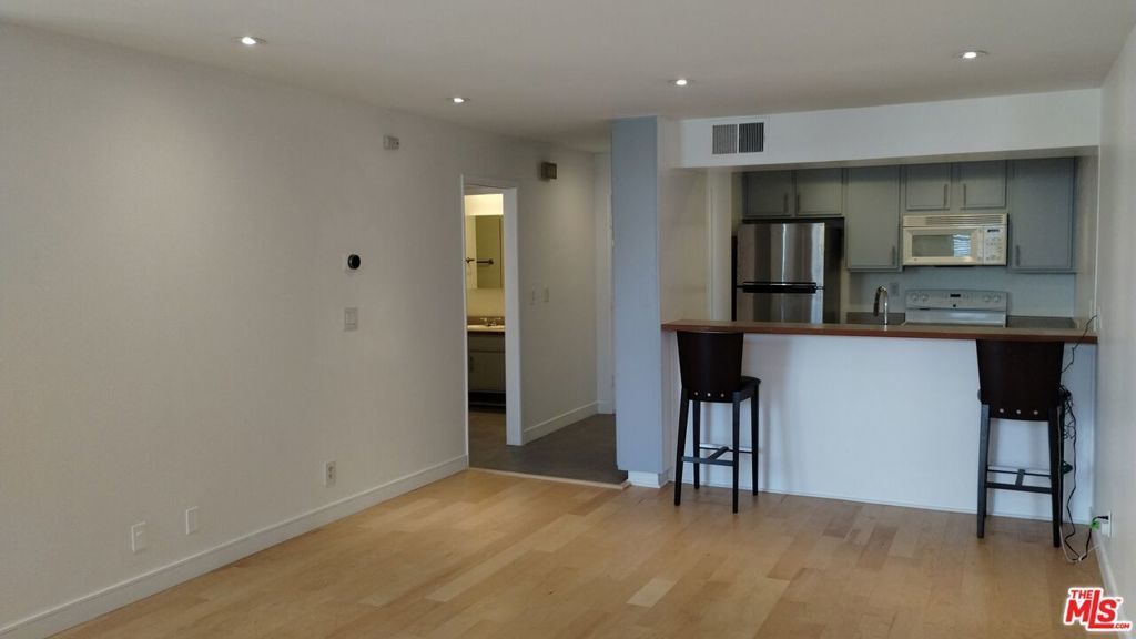 740 N Kings Road # 224, Los Angeles