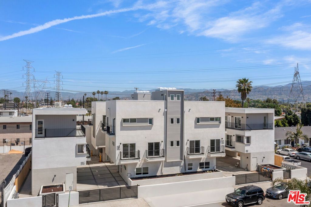 10959 Calvert, North Hollywood