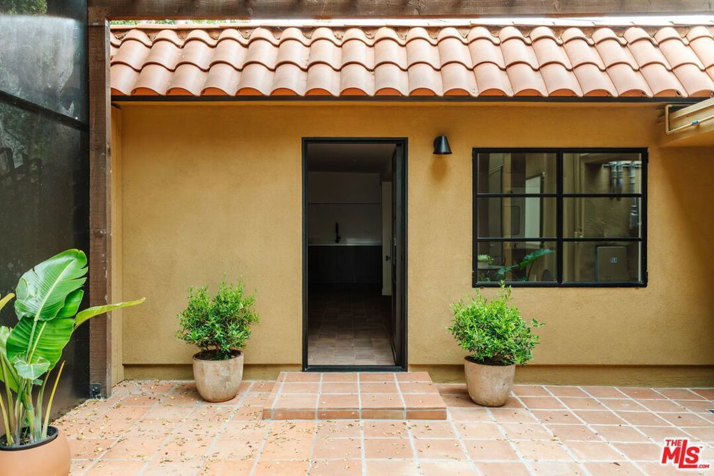 430 1/2 N Harper Avenue, Los Angeles