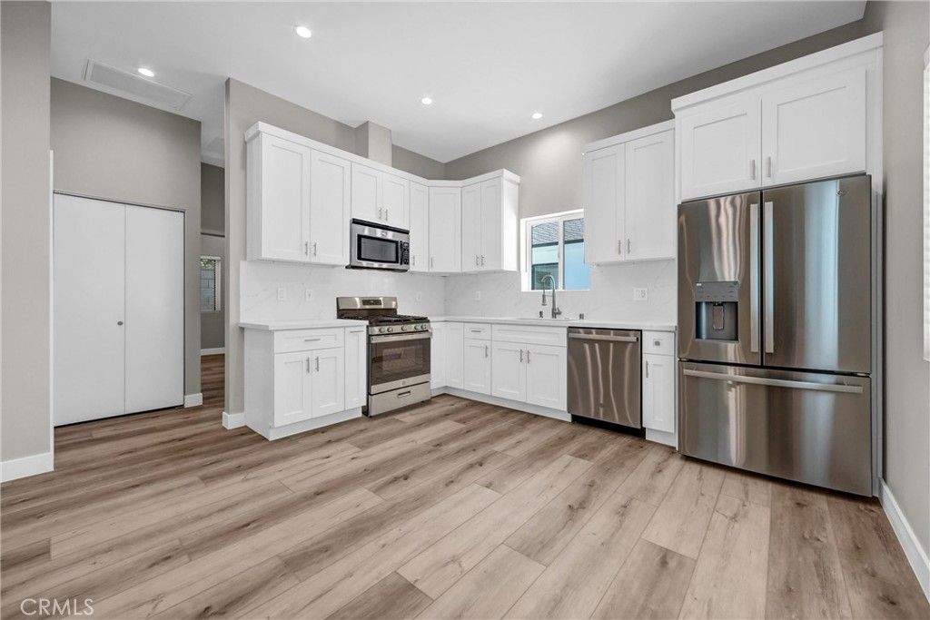 9998 1/2 Louise Avenue, Northridge