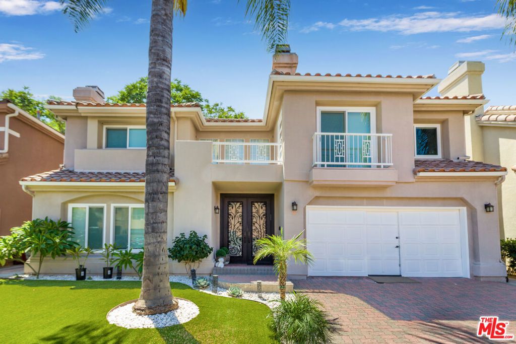 5711 Aura, Tarzana