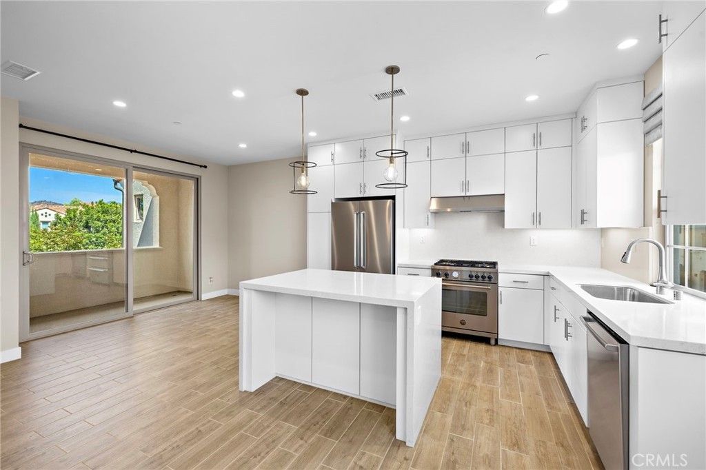 114 Outwest, Irvine