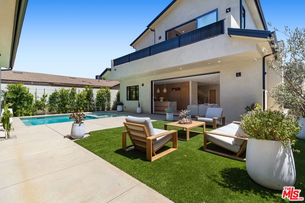 15721 Addison Street, Encino