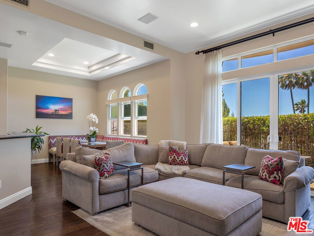 23949 De Ville Way, Malibu