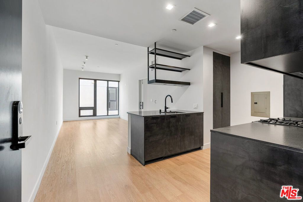 10700 Tabor Street # 521, Los Angeles