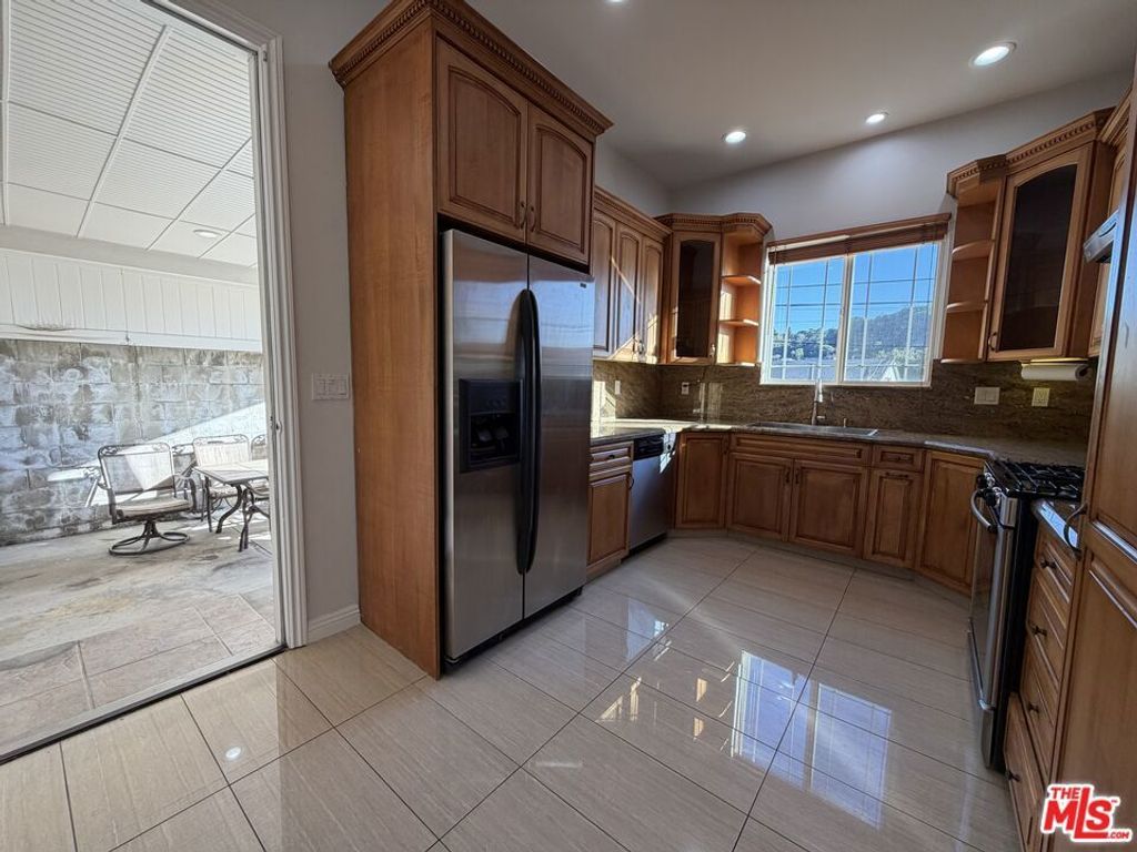 10006 Samoa Avenue, Tujunga