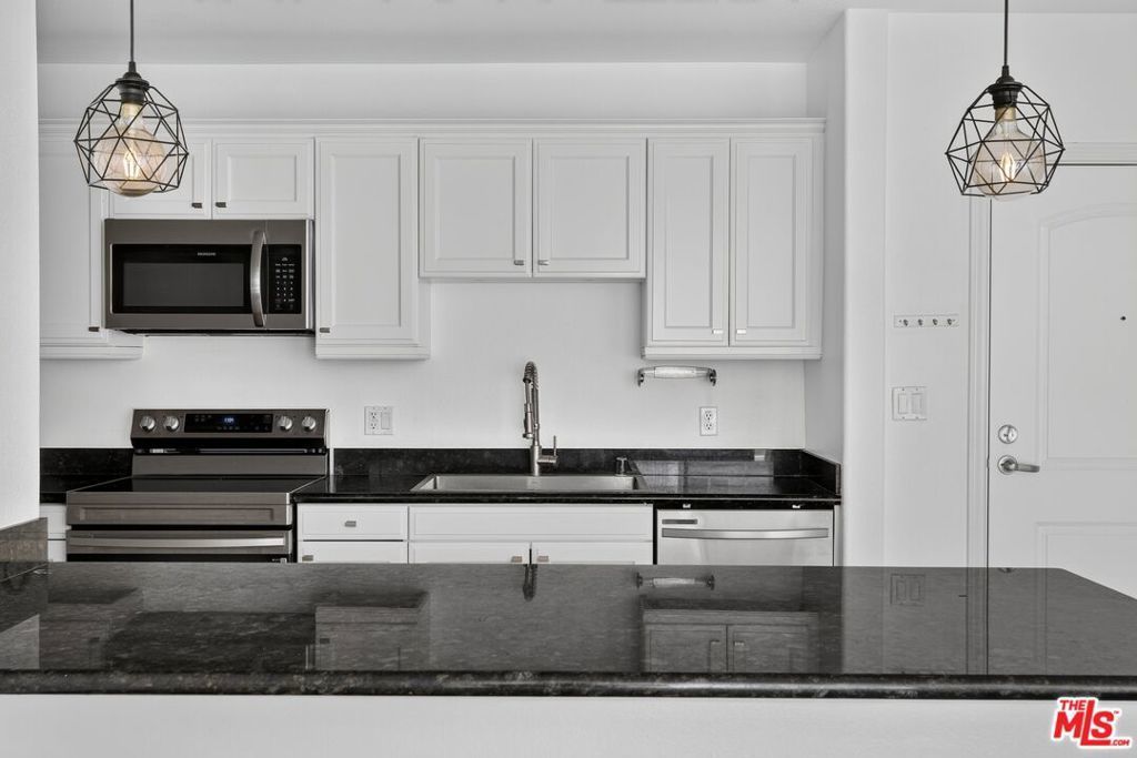 3740 Santa Rosalia Drive # 326, Los Angeles