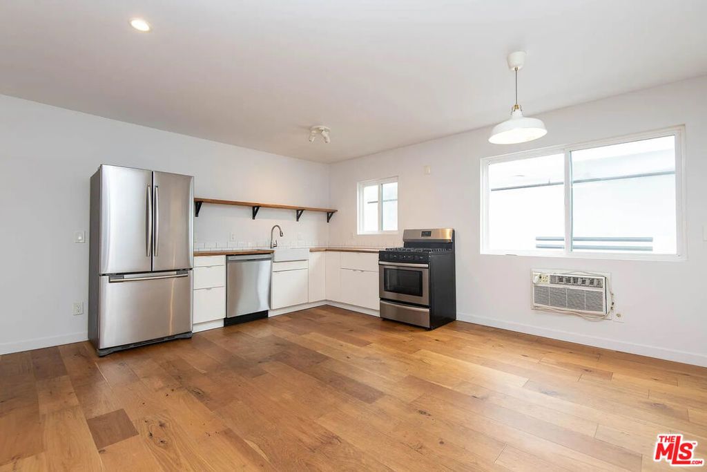 3933 Marathon Street # 105b, Los Angeles