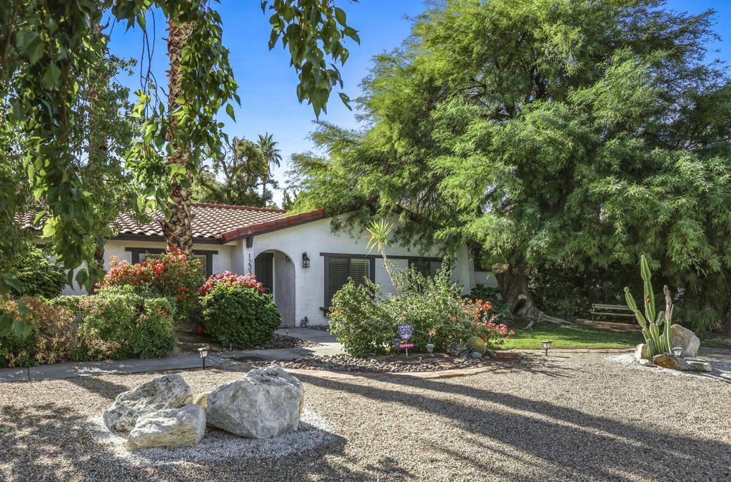 1233 E Via Escuela, Palm Springs