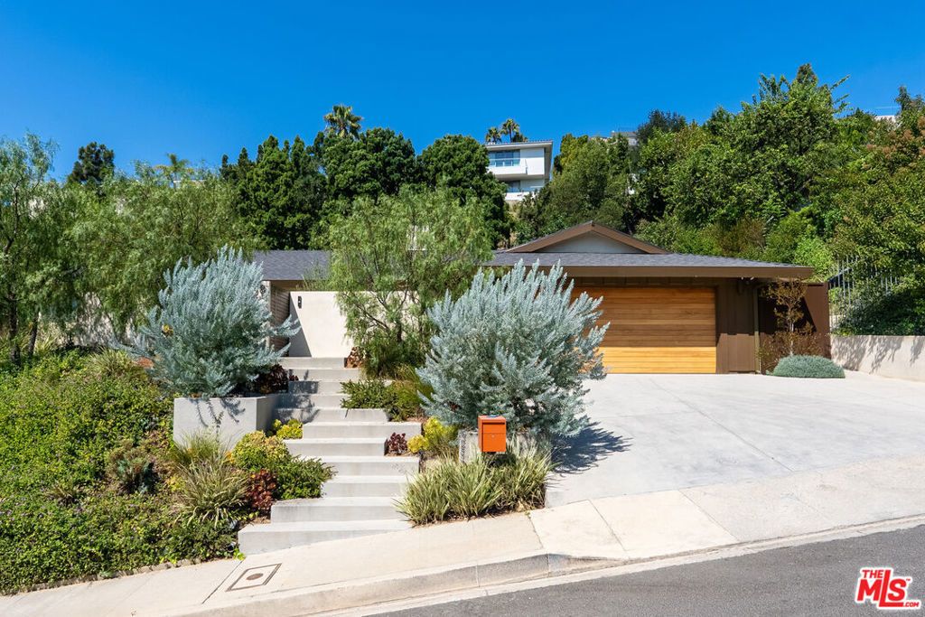 9258 Swallow Drive, Los Angeles