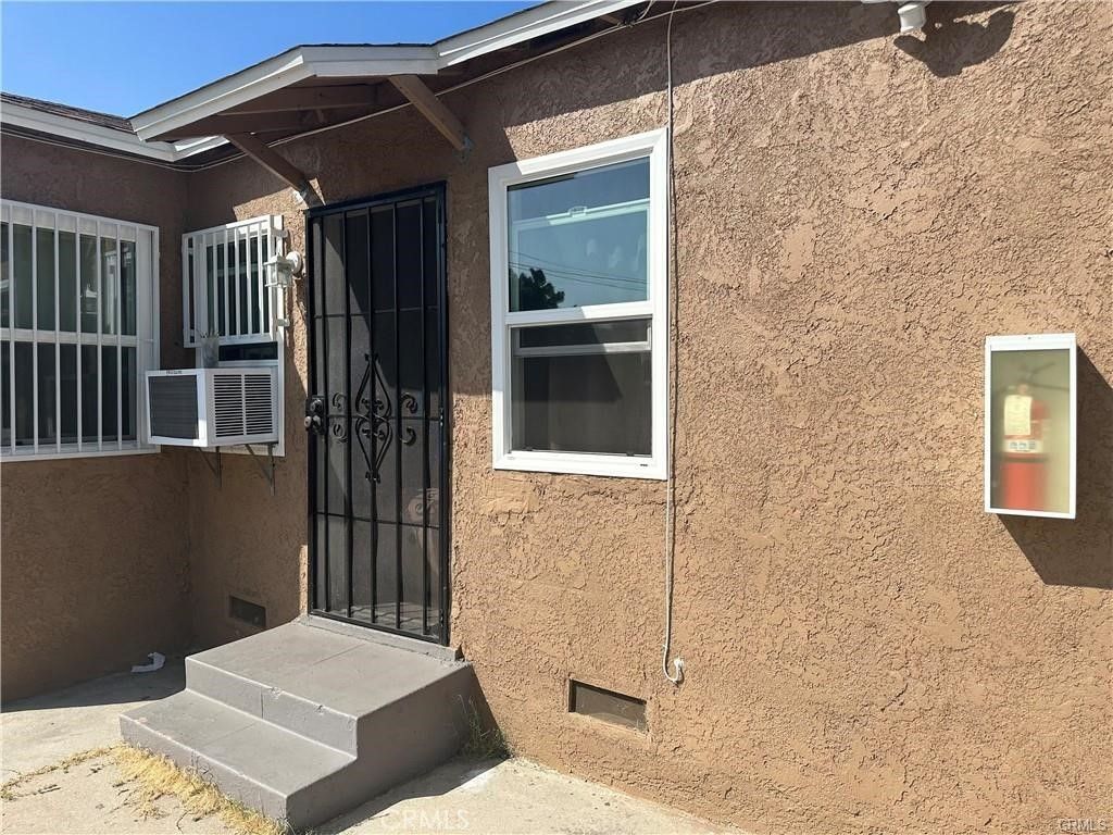 8803 Hoover, Los Angeles