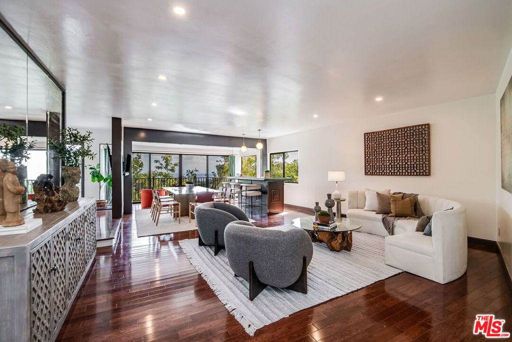 9234 Kinglet Drive, Los Angeles