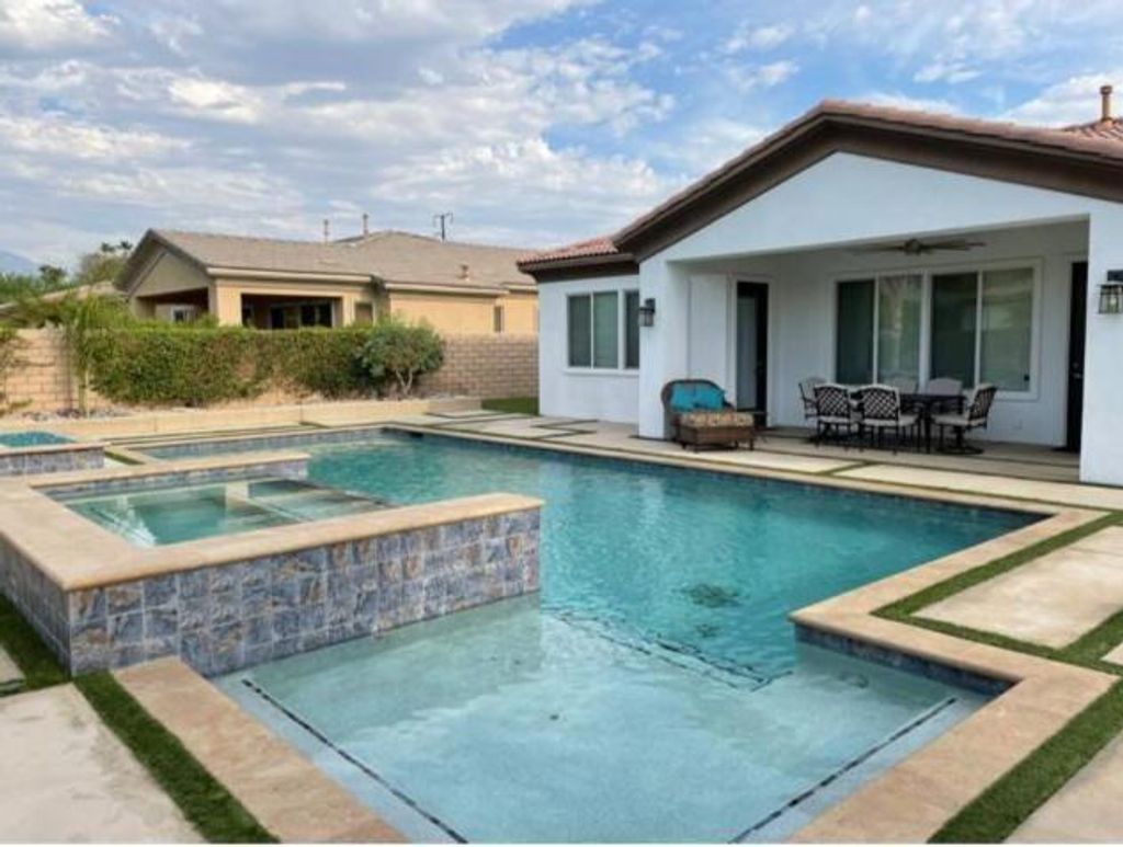 105 Rubino Court, Palm Desert