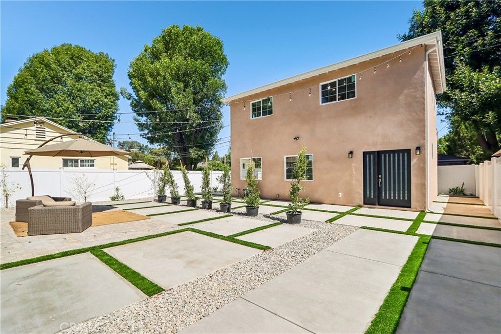 21233 Lopez Street, Woodland Hills