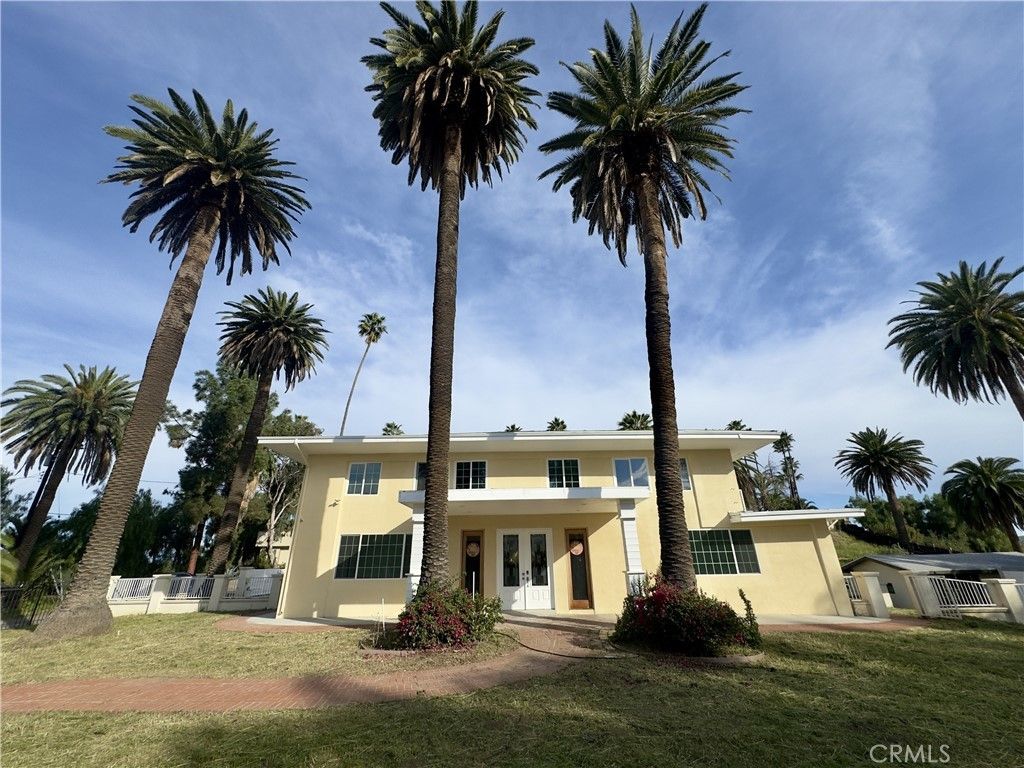 1607 Cherokee, Corona