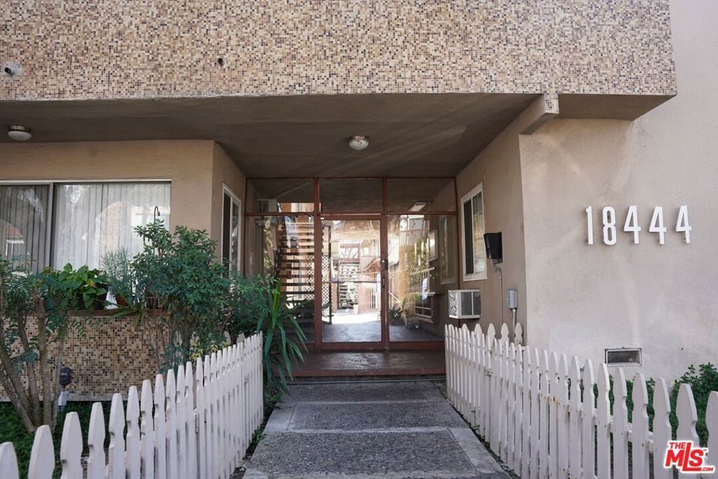 18444 Collins Street # 4, Tarzana