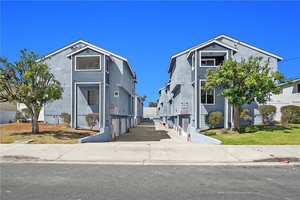 862 W Mines Avenue, Montebello