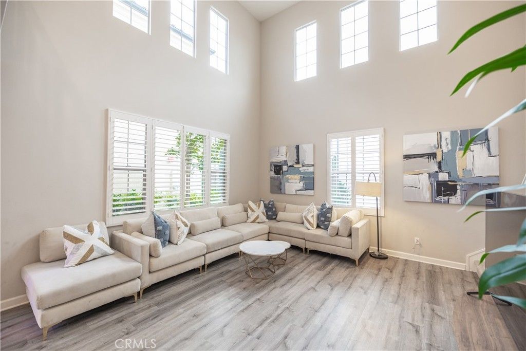 114 Falcon, Irvine