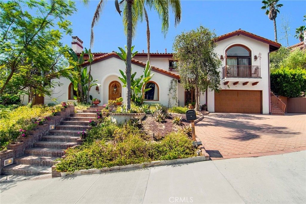 18690 Pasadero Drive, Tarzana