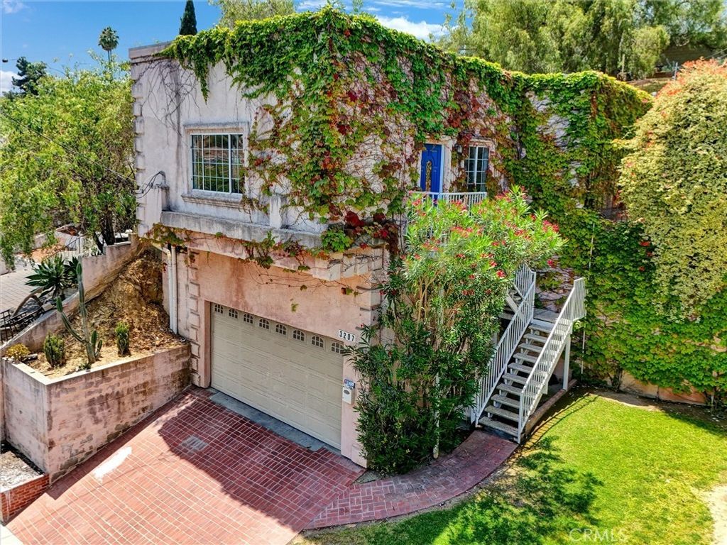 3207 Kenneth Drive, Los Angeles