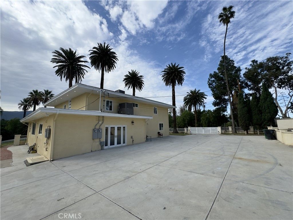 1607 Cherokee, Corona