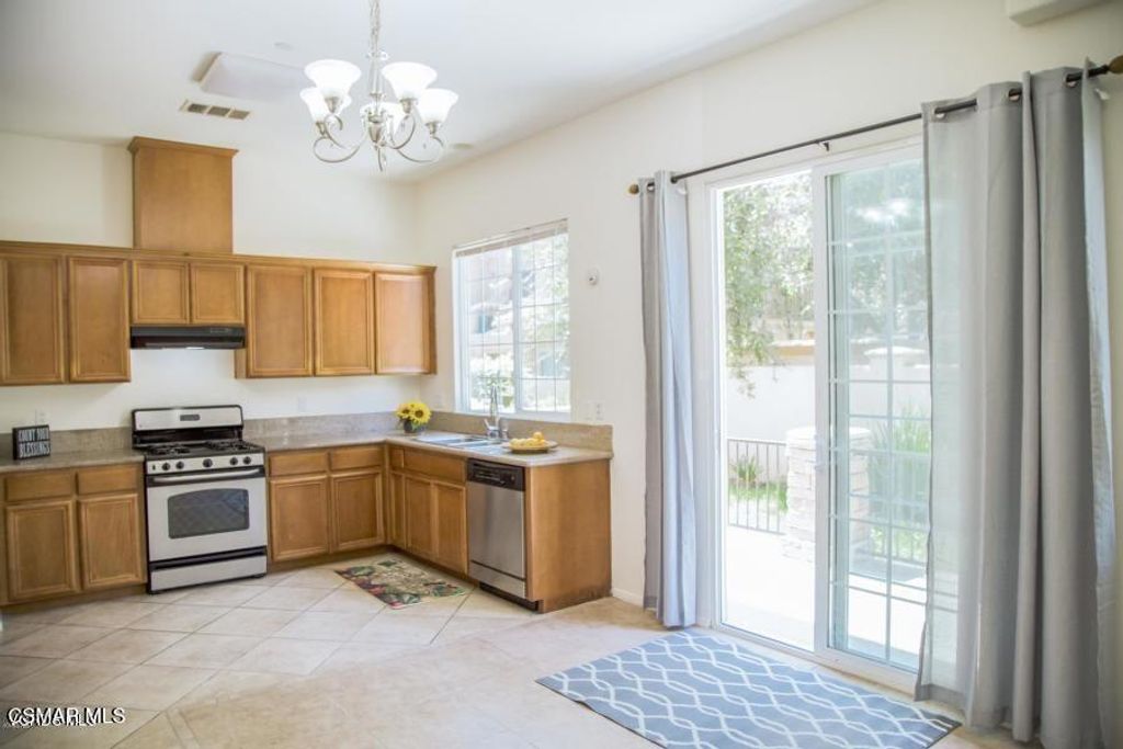 1472 Patricia Avenue # 7, Simi Valley