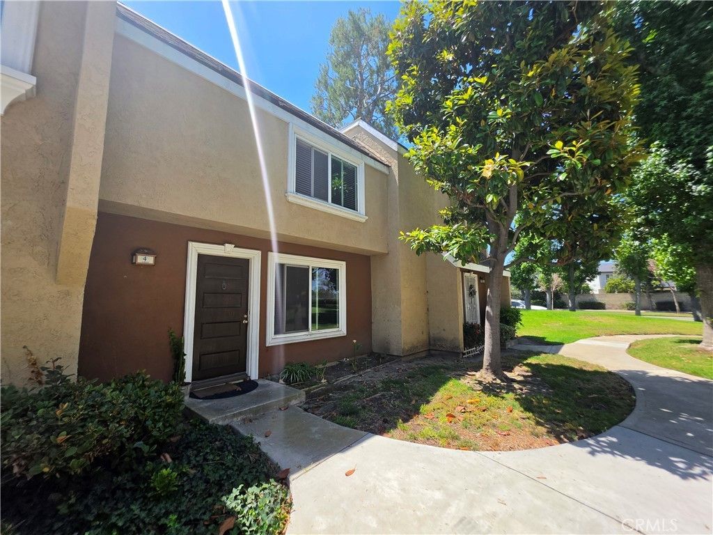 4 Albany, Irvine