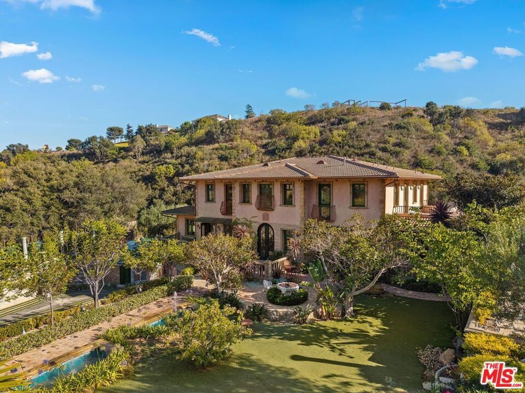 28305 Via Acero Street, Malibu
