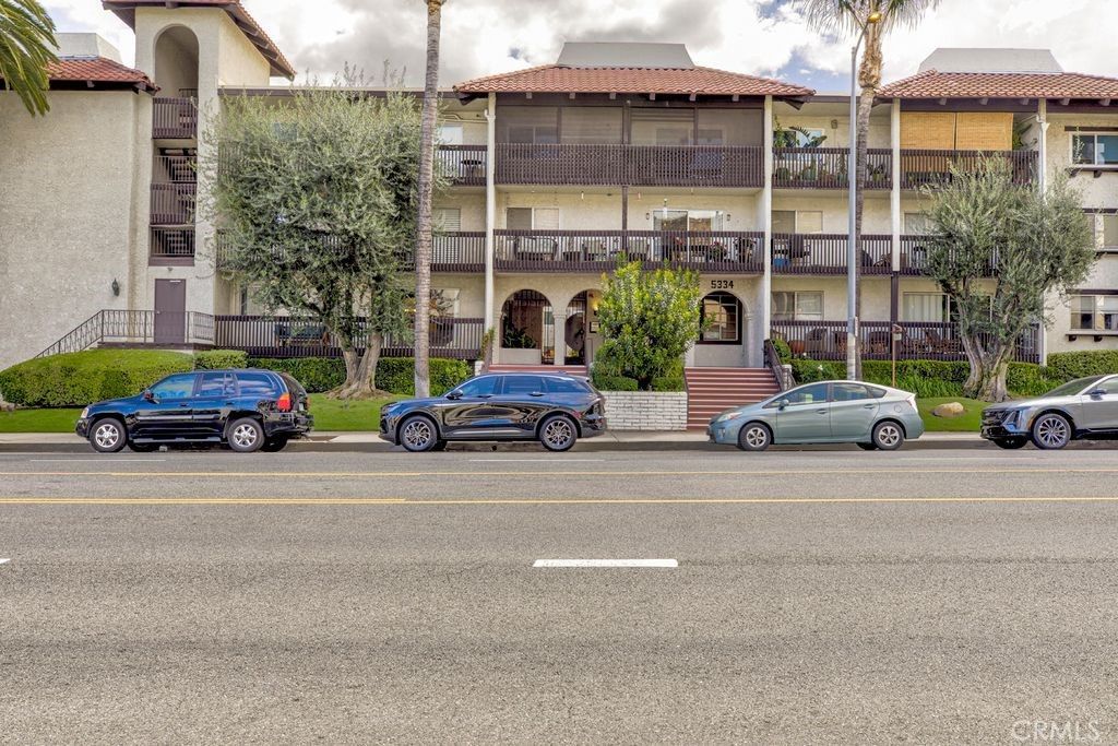5334 Lindley, Los Angeles