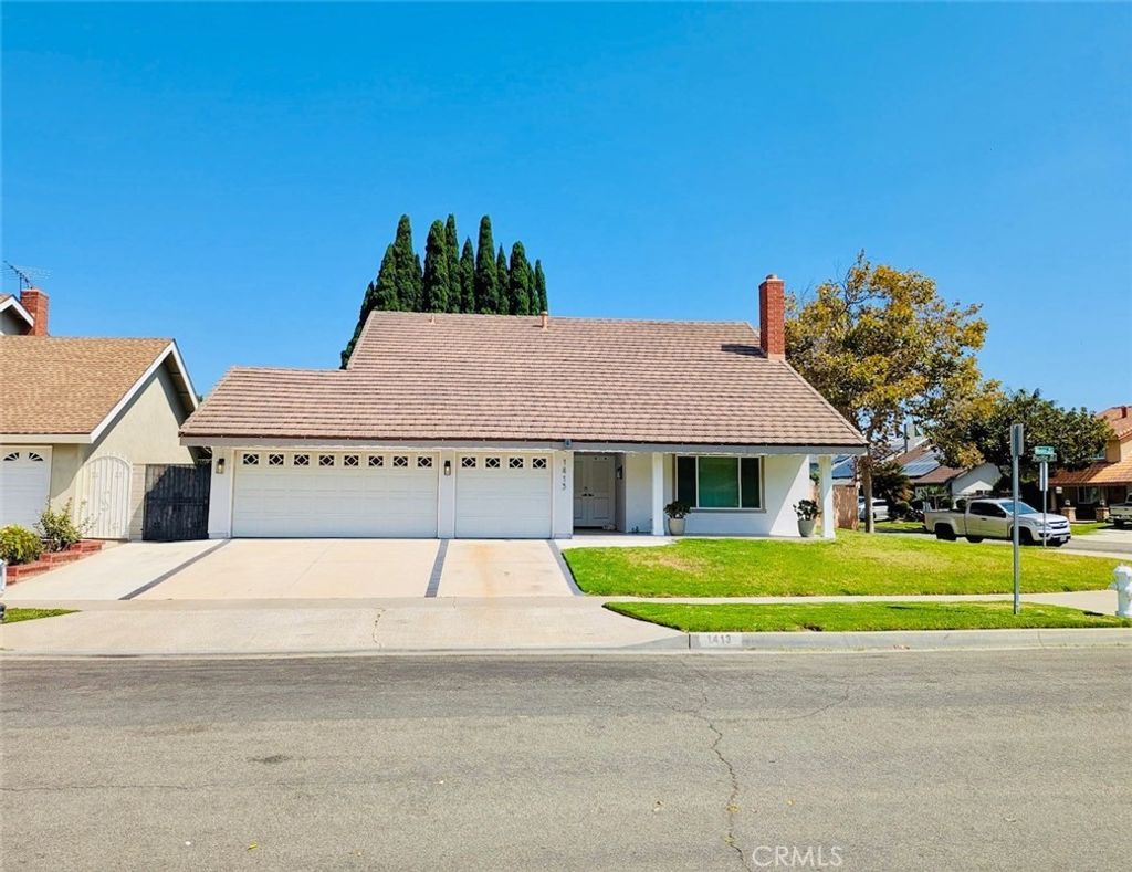 1413 W Moore, Santa Ana