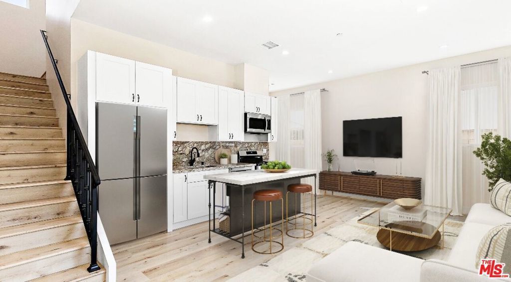 16698 Moorpark Street, Los Angeles