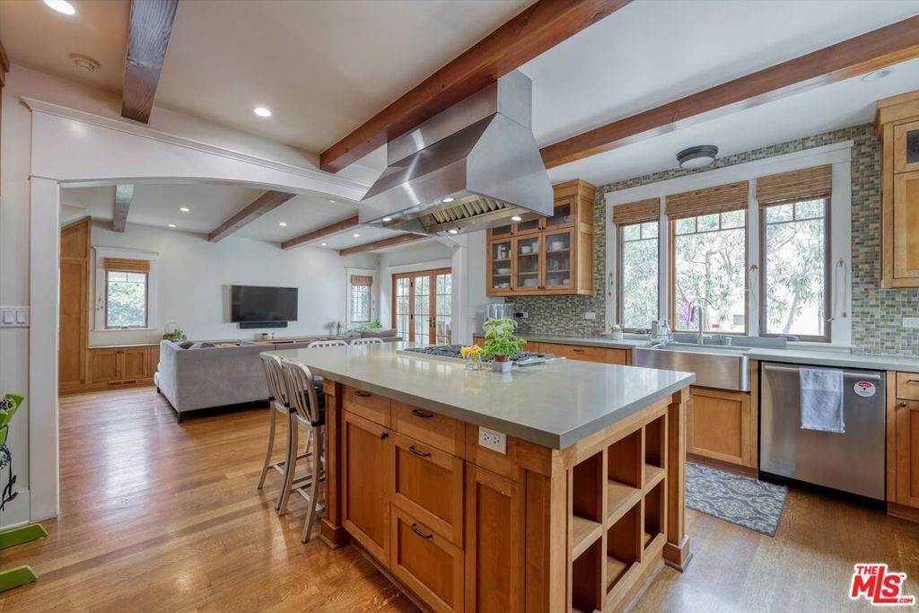 933 Venezia Avenue, Venice