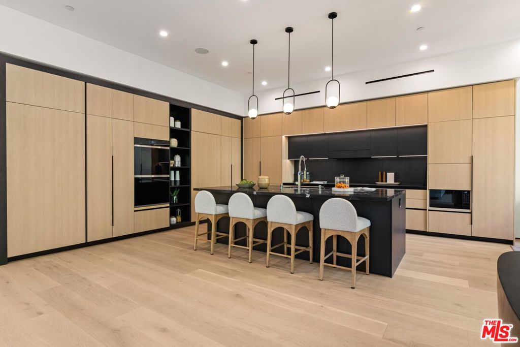 11929 Brentwood Grove Drive, Los Angeles