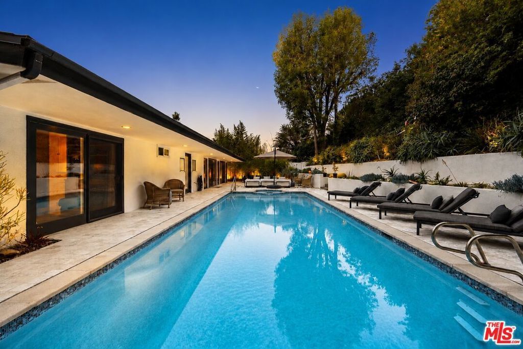 8670 Allenwood Road, Los Angeles