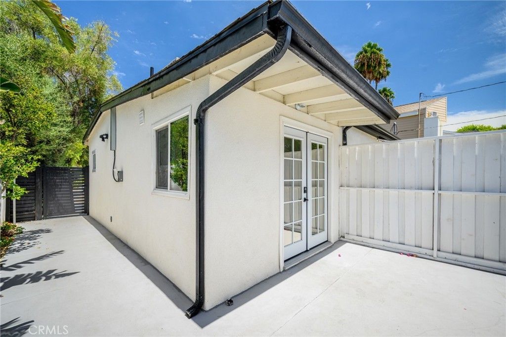 22432 Burbank # 1/2, Woodland Hills