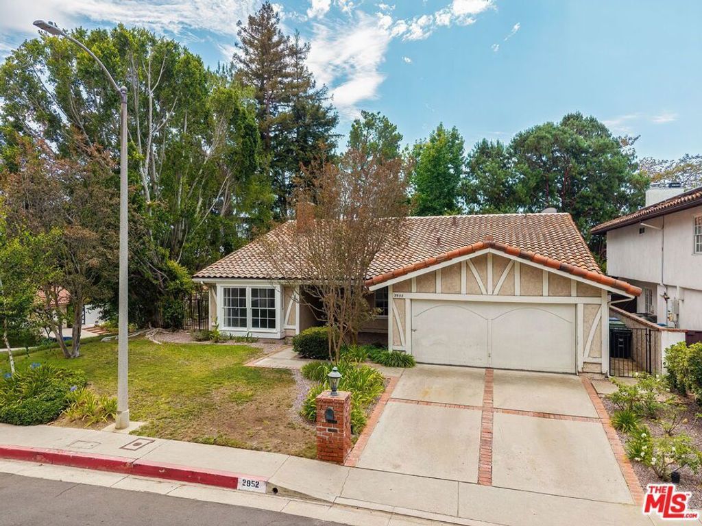 2952 Bottlebrush Drive, Los Angeles