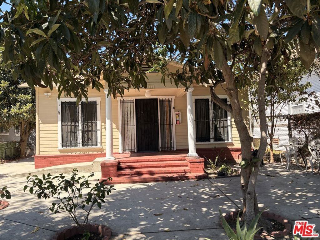1183 W 37th Drive, Los Angeles