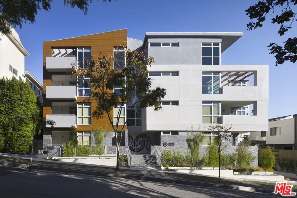 1232 N Kings Road # 302, West Hollywood