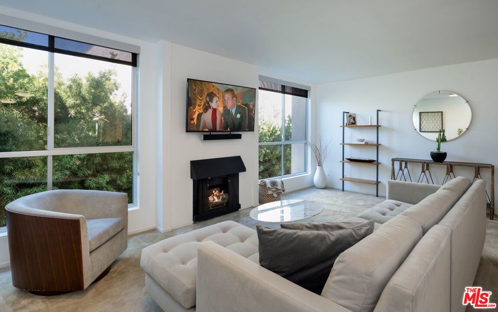 927 N Kings Road # 317, West Hollywood