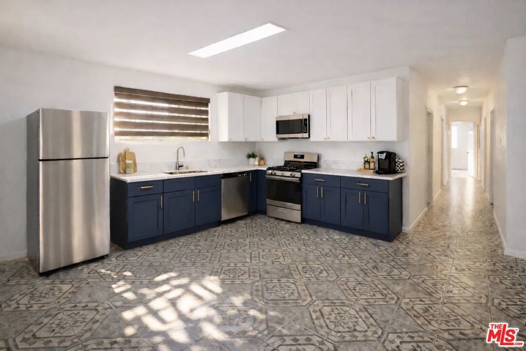 744 S New Hampshire Avenue, Los Angeles
