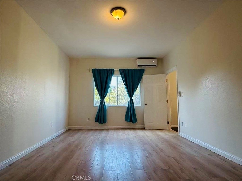 1139 East Elma # B, Ontario
