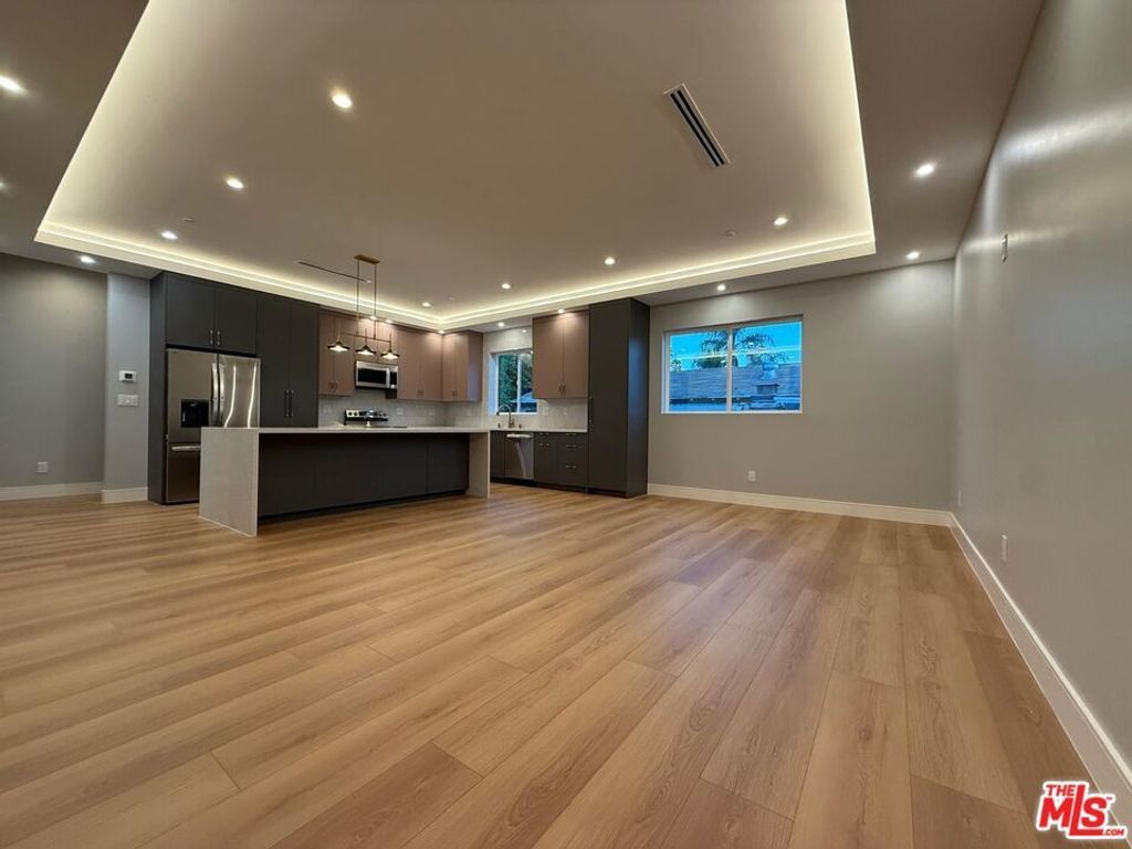 6532 Varna Avenue, Van Nuys