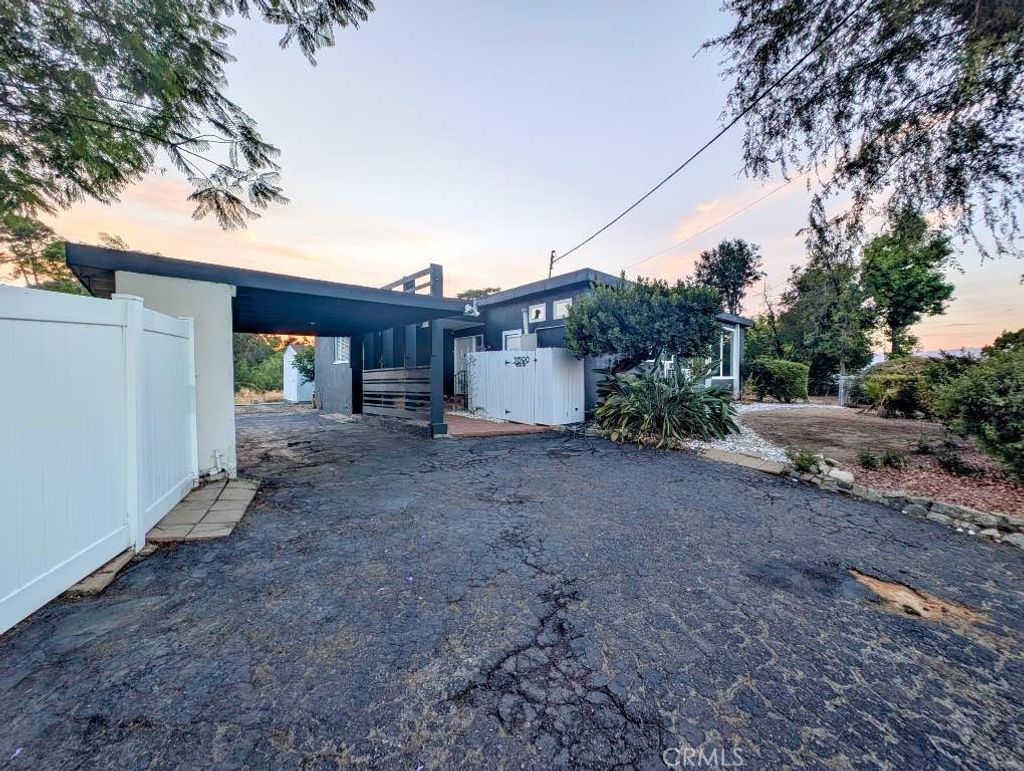 31390 Mesa, Redlands