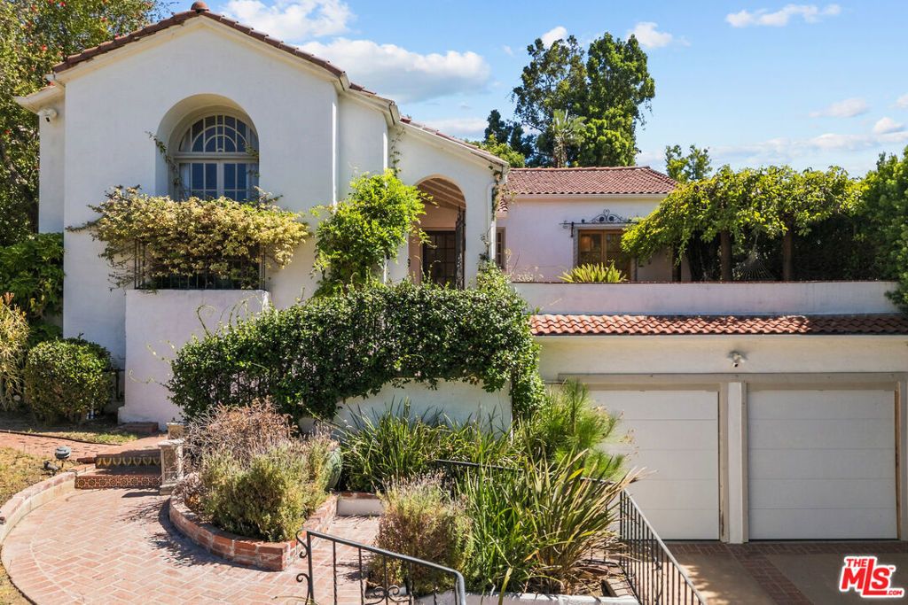 6484 Ivarene Avenue, Los Angeles