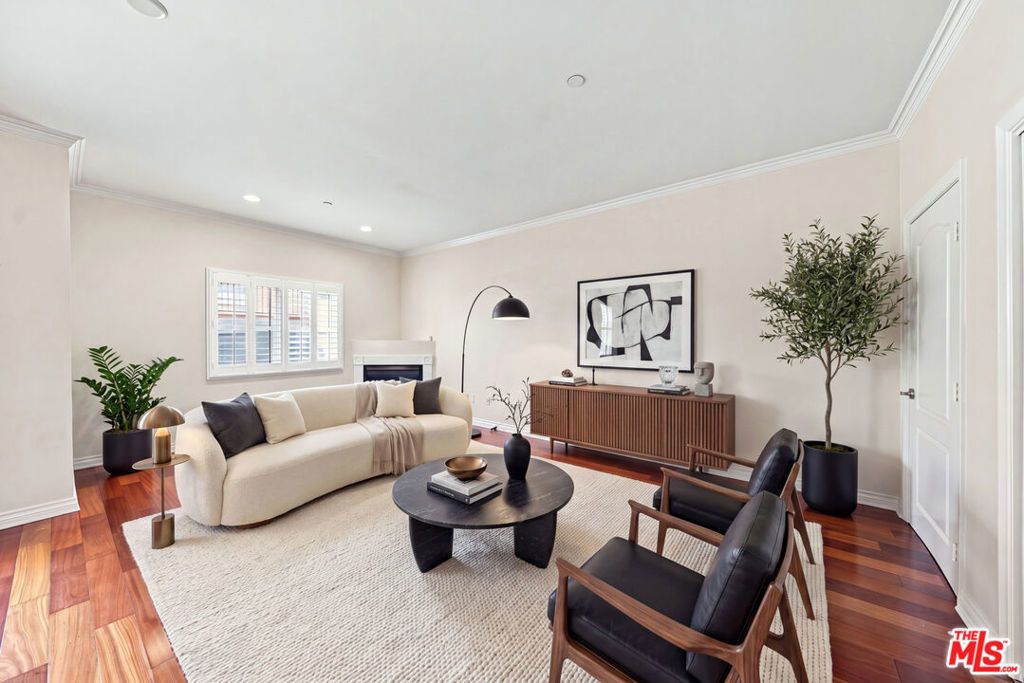 956 S Wilton Place # 401, Los Angeles