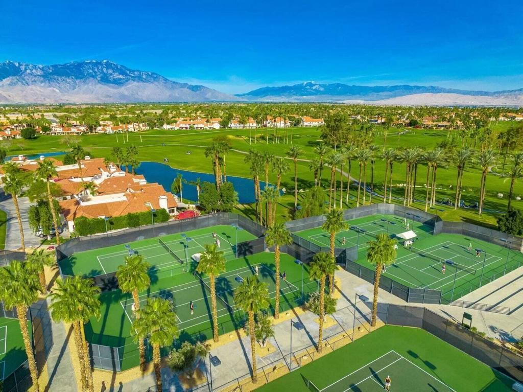 326 Vista Royale Drive, Palm Desert