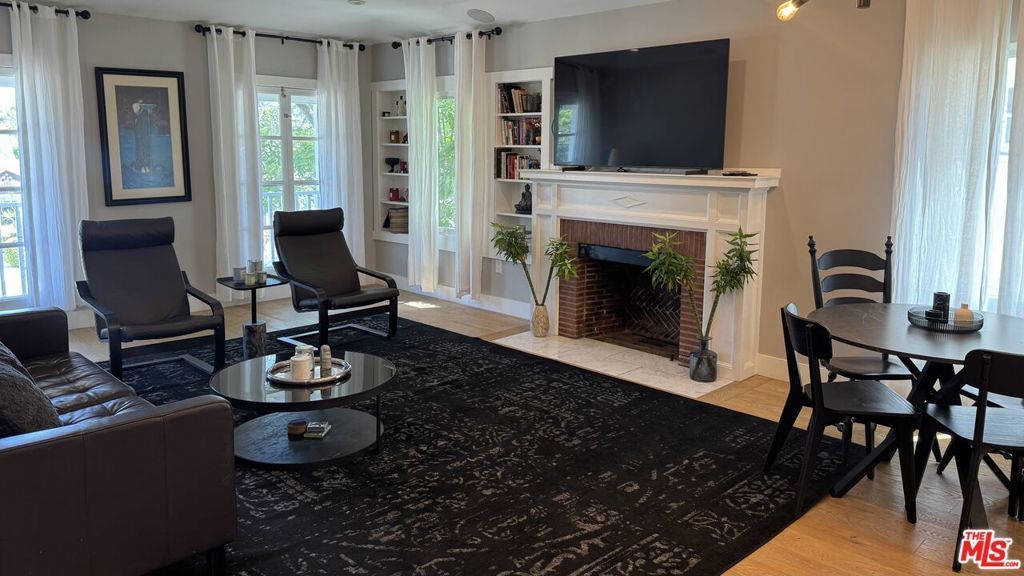 1113 S Doheny Drive, Los Angeles